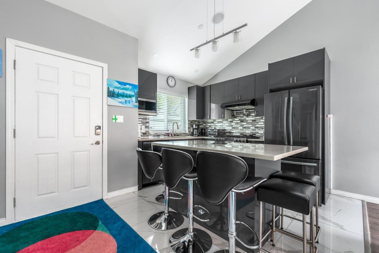 Stylish Dual Bedroom Suite In Van West Vancouver Luaran gambar